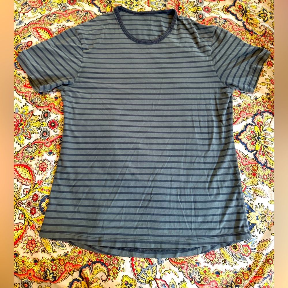 Men’s medium lululemon athletic t shirt. Green with navy blue stripes
